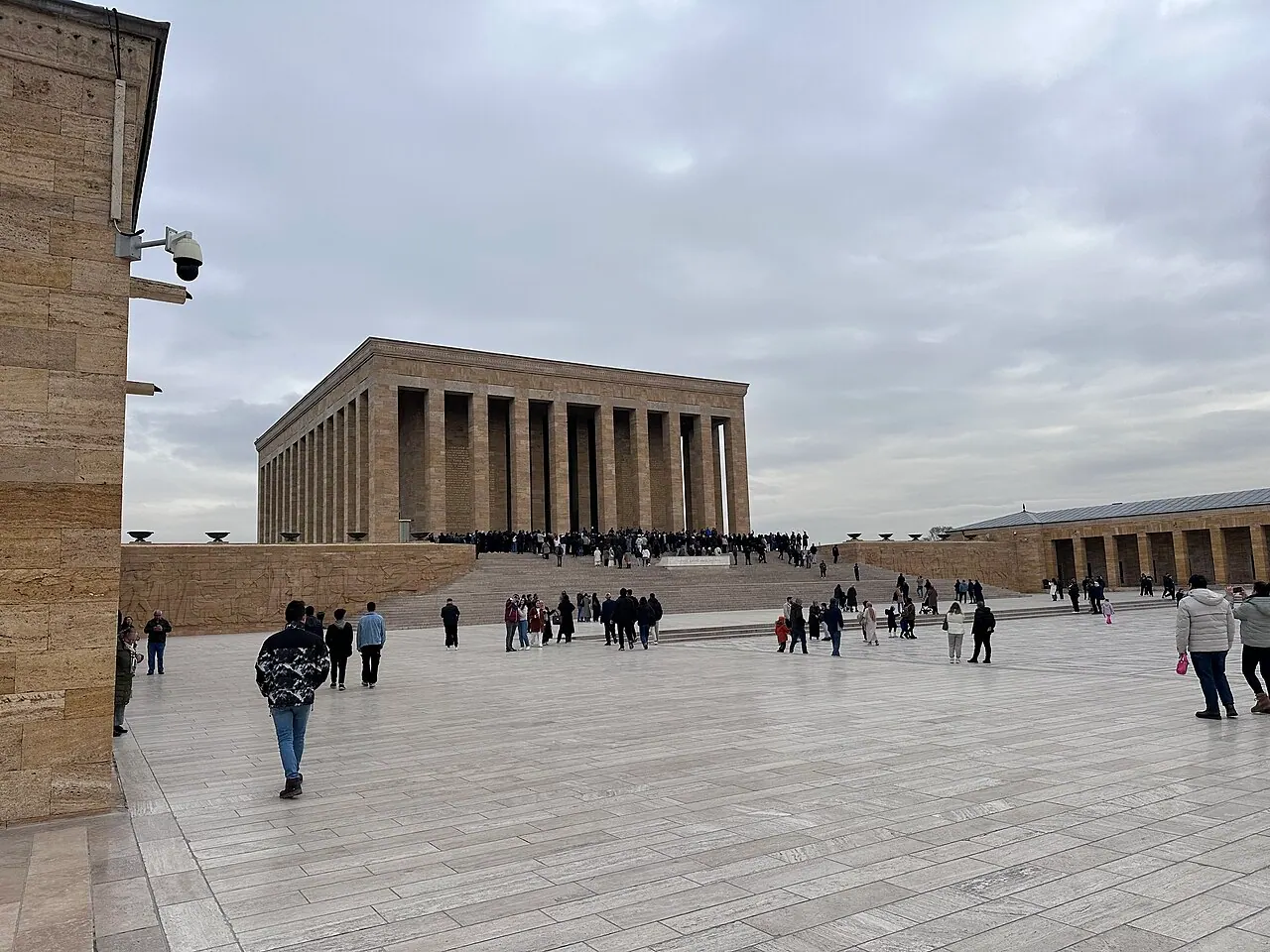 Anıtkabir'in ana yapısı ve tören meydanı