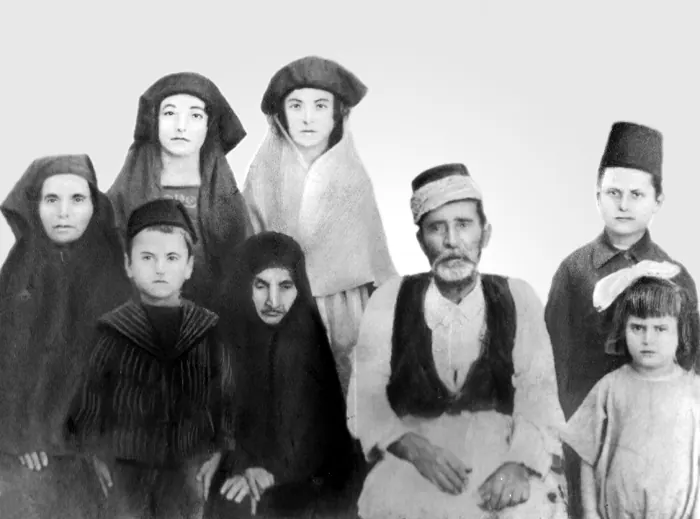 Girit'ten Çeşme'ye göç eden mübadil bir aile