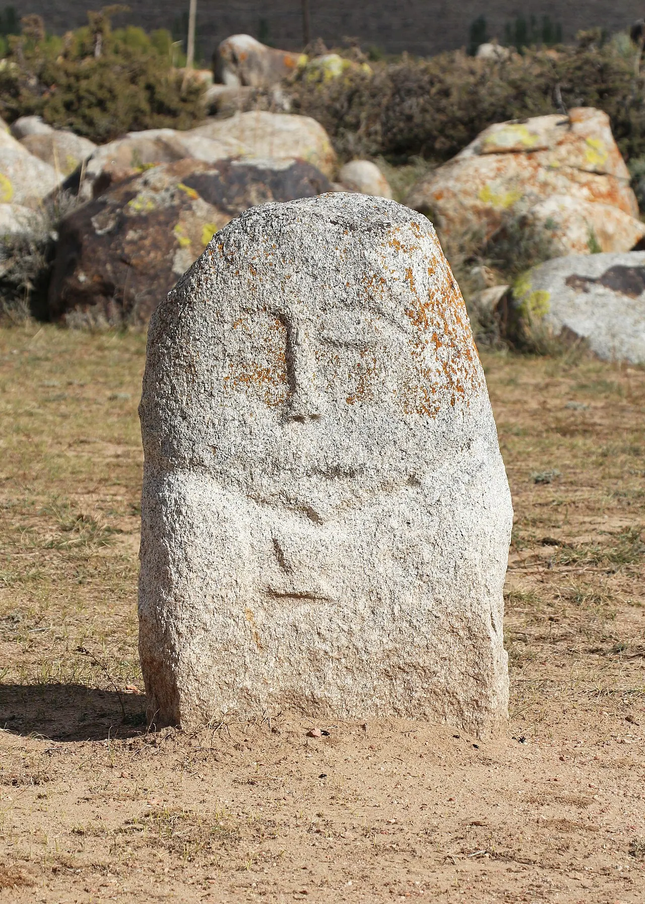 İnsan yüzü oyulmuş taş balbal
