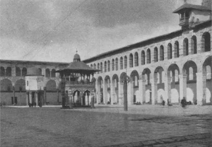 Şam Emevi Camii'nin avlusu