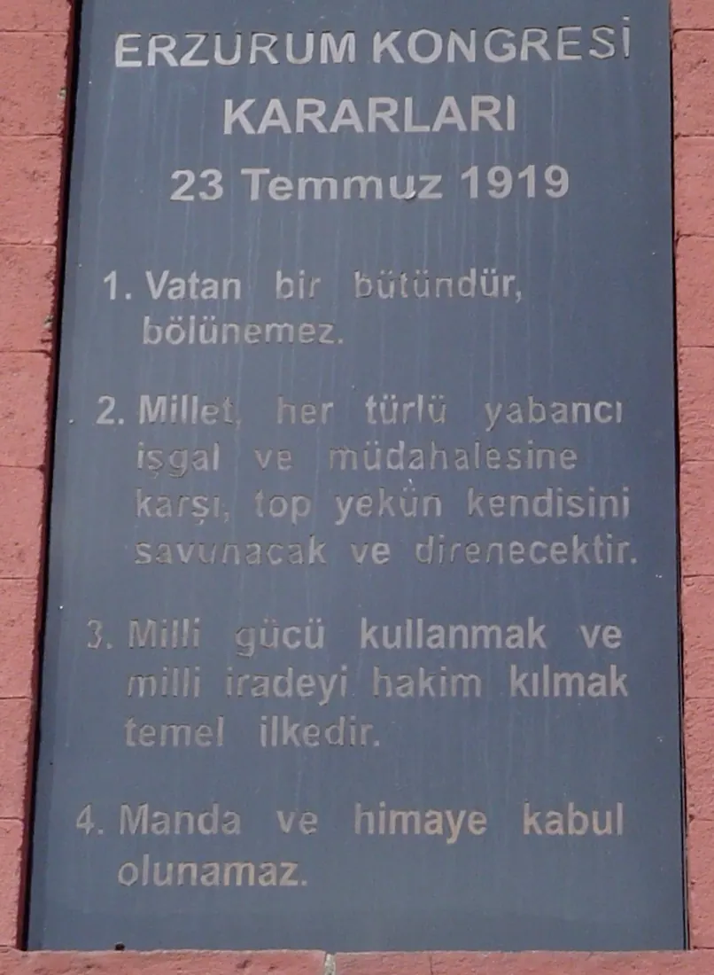 Erzurum Kongresi kararlarının yazılı olduğu levha