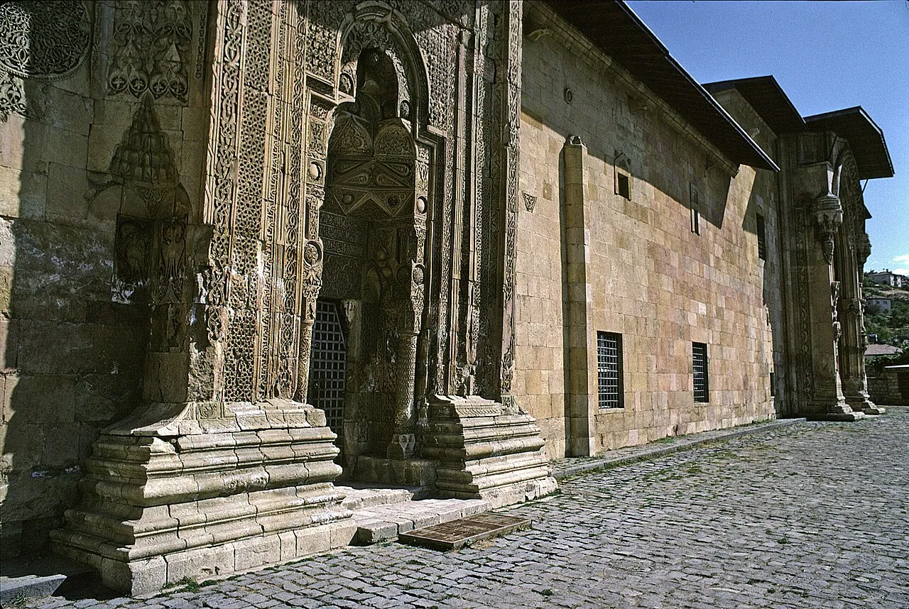 Divriği Ulu Camii'nin güneybatı kapısı