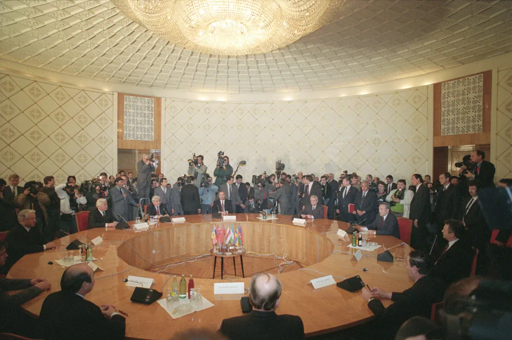 Bağımsız Devletler Topluluğu'nu kuran protokolün imzalanması (Aralık 1991)
