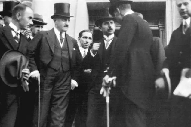 Lozan Antlaşması'nı imzalayan Türk heyeti