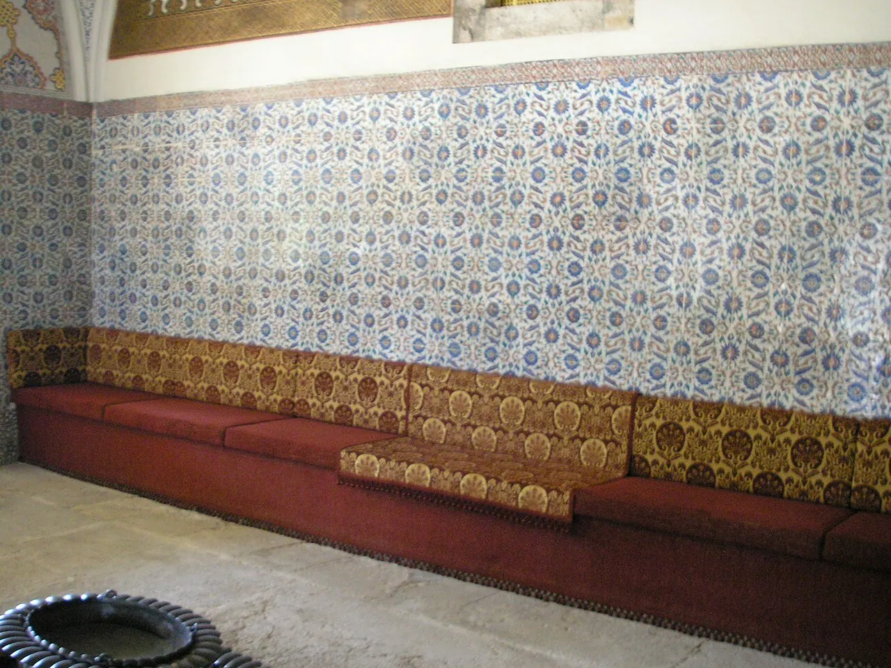 Topkapı Sarayı'ndaki Kubbealtı'nın iç mekânı