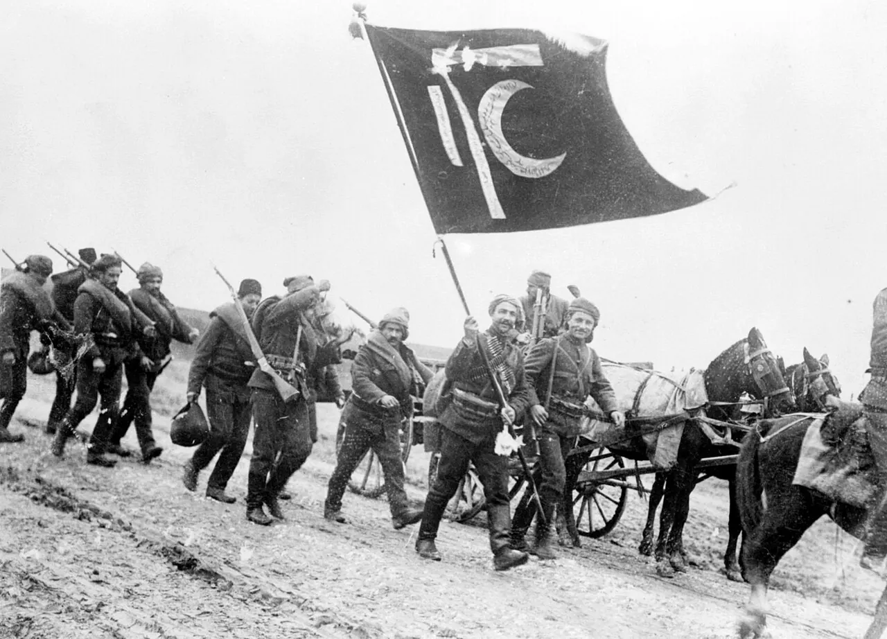 Balkan Savaşları'na katılmak için yola çıkan Türk gönüllüler